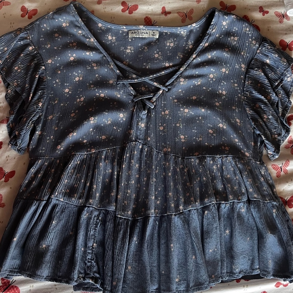 Arizona Jean Co Floral Pleated Tiered Blouse